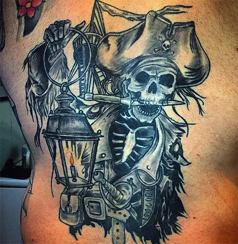 紋身“海盜”：海盜紋身的含義。與加勒比海的草圖，帶頭骨和旗幟，其他想法。紋身在肩部，胸部和身體的其他部位 13991_12