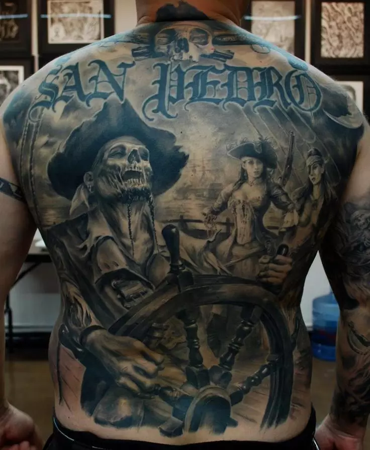 纹身“海盗”：海盗纹身的含义。与加勒比海的草图，带头骨和旗帜，其他想法。纹身在肩部，胸部和身体的其他部位 13991_29