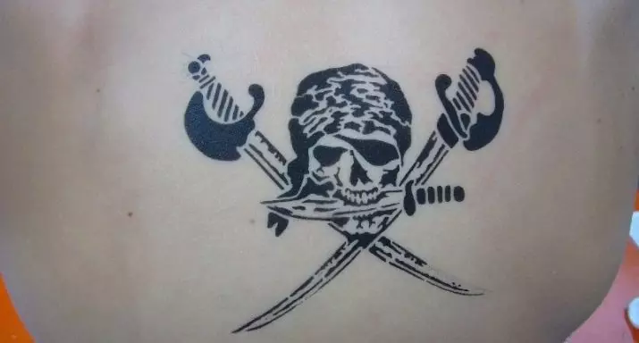 紋身“海盜”：海盜紋身的含義。與加勒比海的草圖，帶頭骨和旗幟，其他想法。紋身在肩部，胸部和身體的其他部位 13991_35