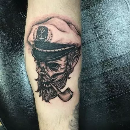 纹身“海盗”：海盗纹身的含义。与加勒比海的草图，带头骨和旗帜，其他想法。纹身在肩部，胸部和身体的其他部位 13991_7