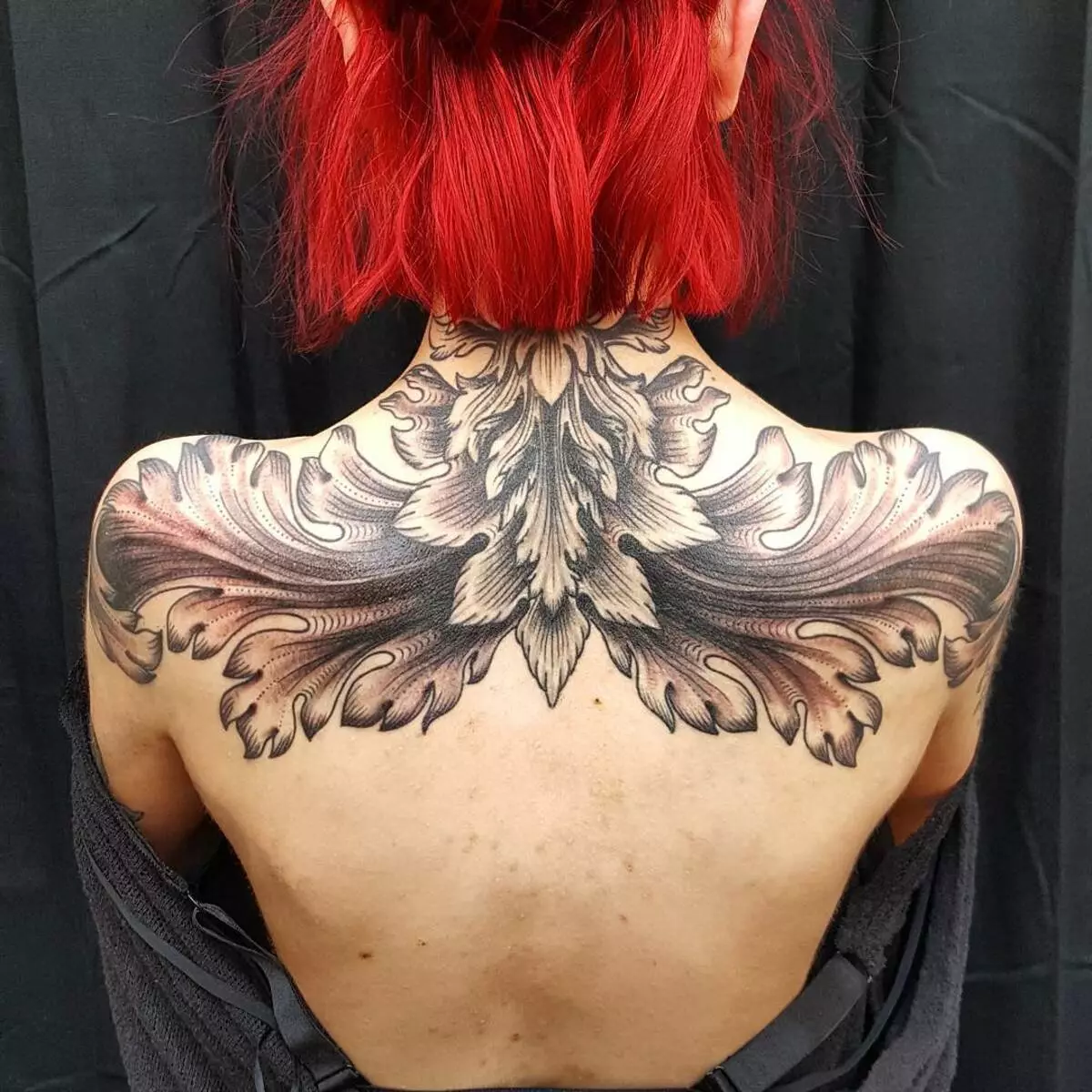 Baroka tatuo: la skizoj de viroj kaj bela tatuo kun ŝablonoj por knabinoj. Tatuaj 