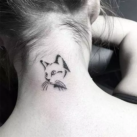 Тату «Кішка» (76 фото): значення і ескізи татуювання з чорною кішкою на руці, з кішкою з ріжками і з чорно-білої маленької кішечкою на шиї, животі і зап'ястя 14007_4