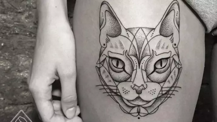 Тату «Кішка» (76 фото): значення і ескізи татуювання з чорною кішкою на руці, з кішкою з ріжками і з чорно-білої маленької кішечкою на шиї, животі і зап'ястя 14007_8