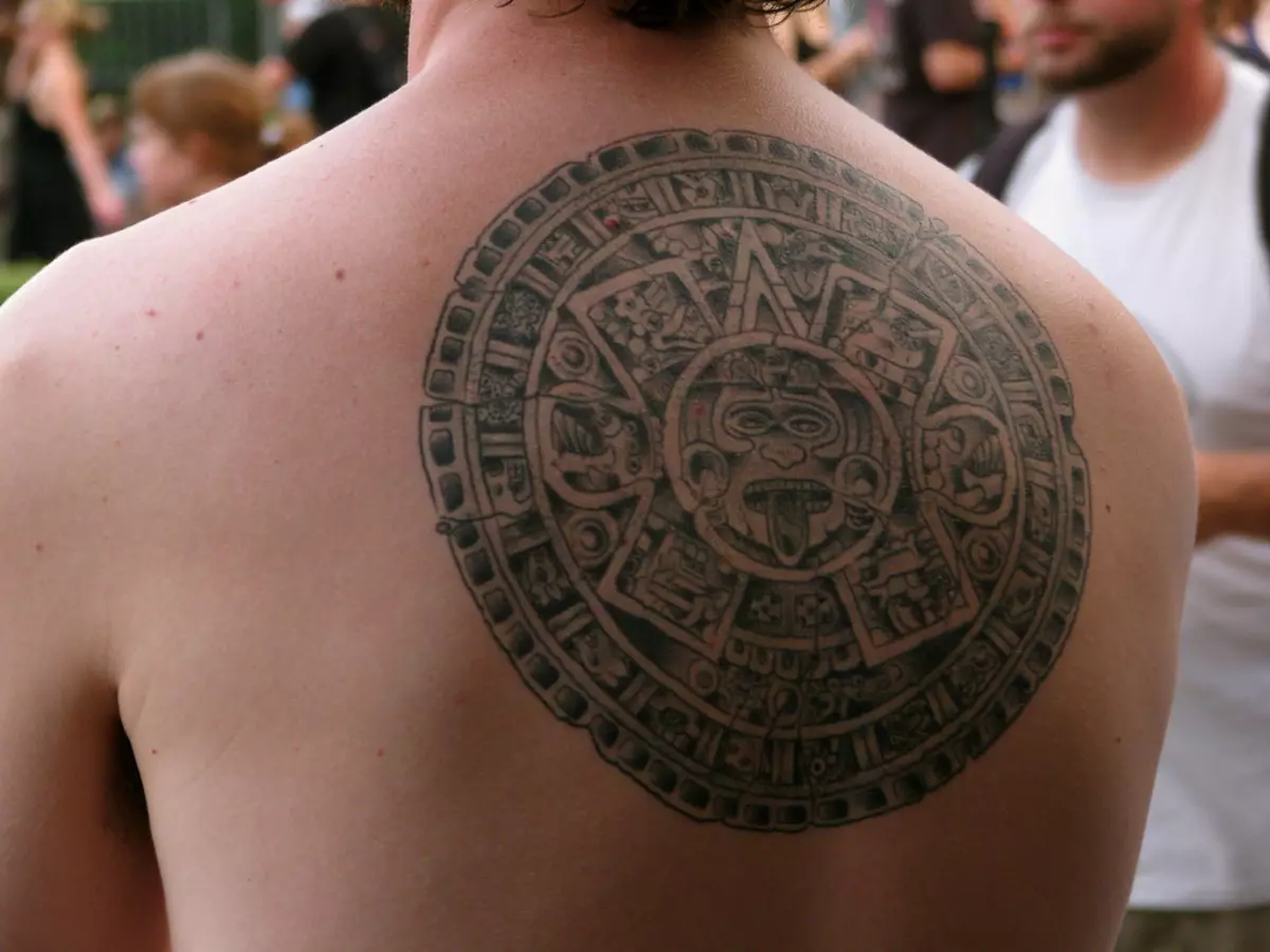Maya Tattoo: Skice tetovaže v stilu indijcev plemena. Pomen. Koledar, vzorci in druge dodatne risbe 14013_22