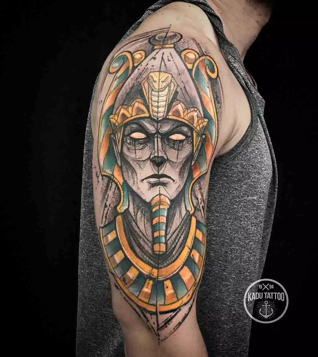 タトゥー「エジプトの神」：オシリス、アモンRA、山々、エジプトの他の神々、入れ墨のスケッチとその意味。肩の上のタトゥー、前腕の上および体の他の部分に 14016_22