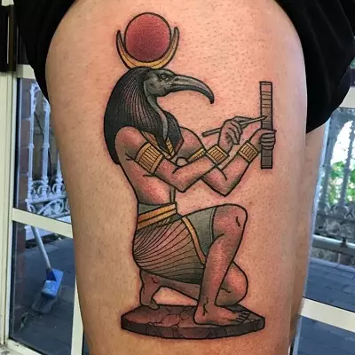 タトゥー「エジプトの神」：オシリス、アモンRA、山々、エジプトの他の神々、入れ墨のスケッチとその意味。肩の上のタトゥー、前腕の上および体の他の部分に 14016_27