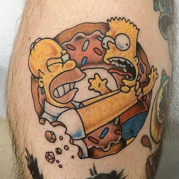 Simpsons Tattoo: Skizzen Tätowierung mit Bart und Homer, Liza, Schwarzweiß-Weiß und anderen Tätowierungen an der Hand, auf Lippen und anderen weiblichen Körpers 14020_11