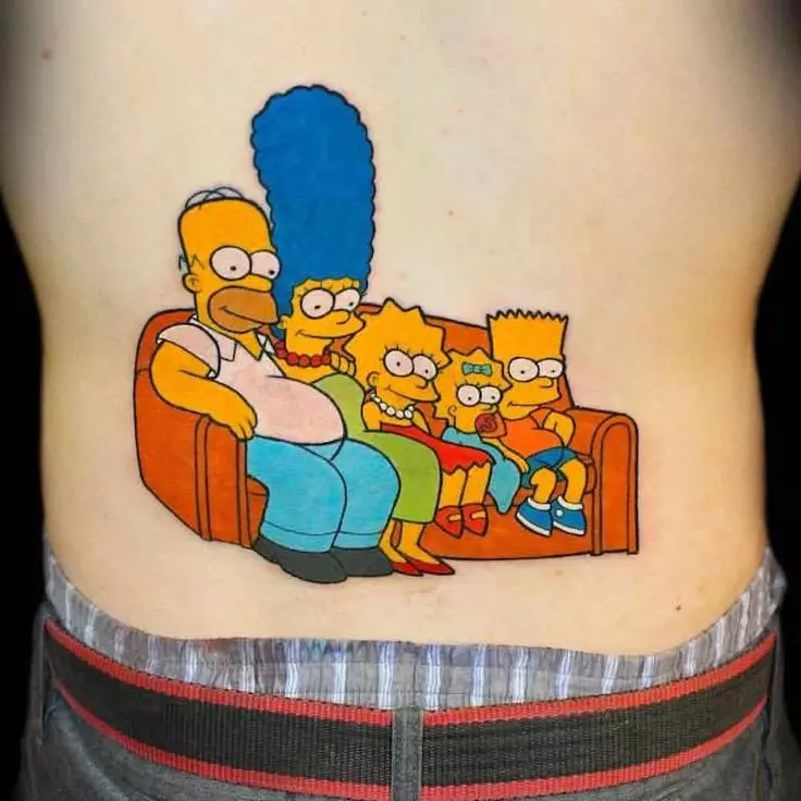 Tattoo ya Simpson: zojambulajambula zojambulidwa ndi horm, Liza, wakuda ndi zoyera ndi ma tattoos ena, thupi lina lachikazi 14020_5