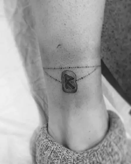 dəyəri və eskizlər: runes (62 photos) şəklində Tattoo. tərəfdən və arxa və sinə barmaqları üzərində Tattoo. Runes-amulets və güc runes, digər variantları 14028_41