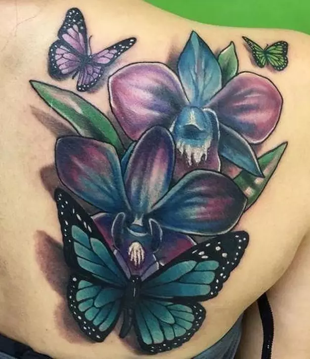 Tattoo ine orchids (57 photos): tattoo kukosha kwevasikana, sketch kuongorora. Tattoo paruoko uye gumbo, pane clavicle uye kumashure, pafudzi uye pane dzimwe nhengo dzemuviri 14034_27