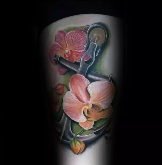 Tetoválás orchideákkal (57 fotók): Tattoo érték a lányoknak, vázlat áttekintés. Tetoválás a kezét és a lábát, a levegőt és a hátul, a vállon és a test más részein 14034_30