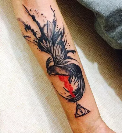纹身“凤凰”（56张）：意义和素描，纹身手头鸟（在手腕上）和背部，大腿和腿部，肩膀上，并在其他区域。纹身凤凰和龙 14035_27