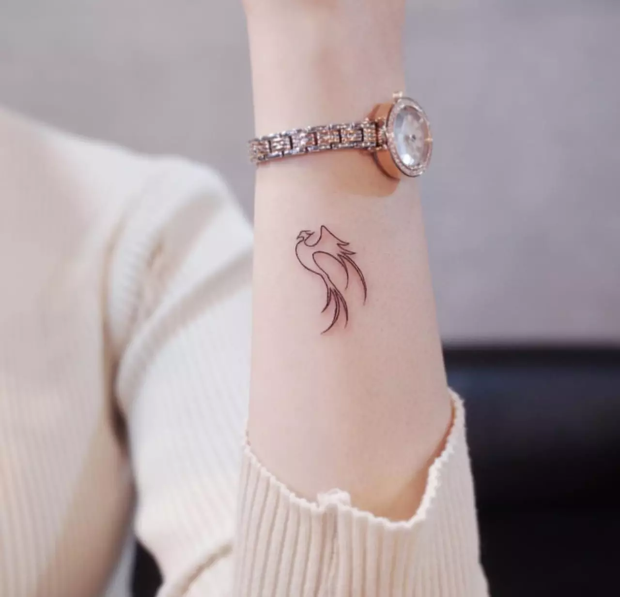 纹身“凤凰”（56张）：意义和素描，纹身手头鸟（在手腕上）和背部，大腿和腿部，肩膀上，并在其他区域。纹身凤凰和龙 14035_33
