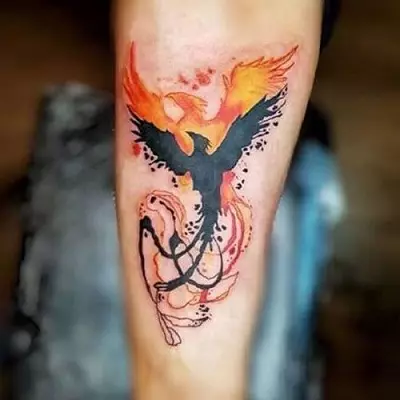 纹身“凤凰”（56张）：意义和素描，纹身手头鸟（在手腕上）和背部，大腿和腿部，肩膀上，并在其他区域。纹身凤凰和龙 14035_7