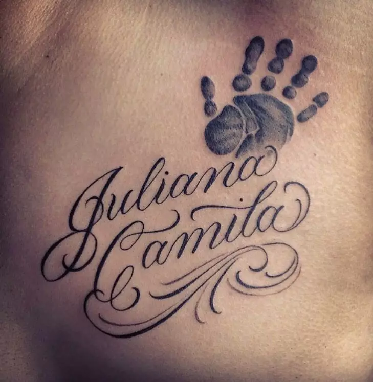 Tetovaža s imenima (57 fotografija): tetovaže na ruci na zapešću i na prstu, skice nominalne tetovaže za djevojčice i muškarce. Lijepa tetovaža i druge opcije 14047_15