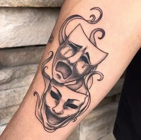 タトゥー「マスク」（41枚の写真）：2つのマスク「喜びと悲しみ」、胸や女の子と男性のための他のタトゥーのヴェネチアンのマスクで手に入れ墨の価値とスケッチ 14052_32