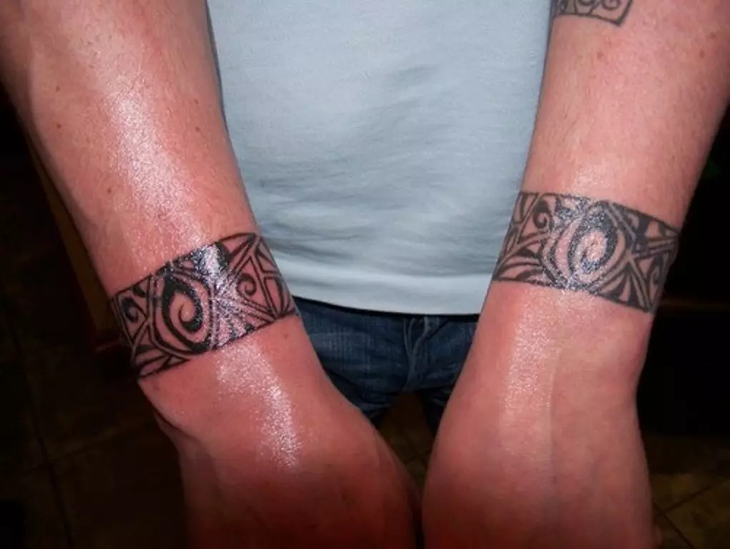 Tatuaxe grega: tatuaxes dos deuses da mitoloxía de Grecia e adornos, debuxos de tatuaxe no estilo grego antigo para homes e para nenas 14053_23
