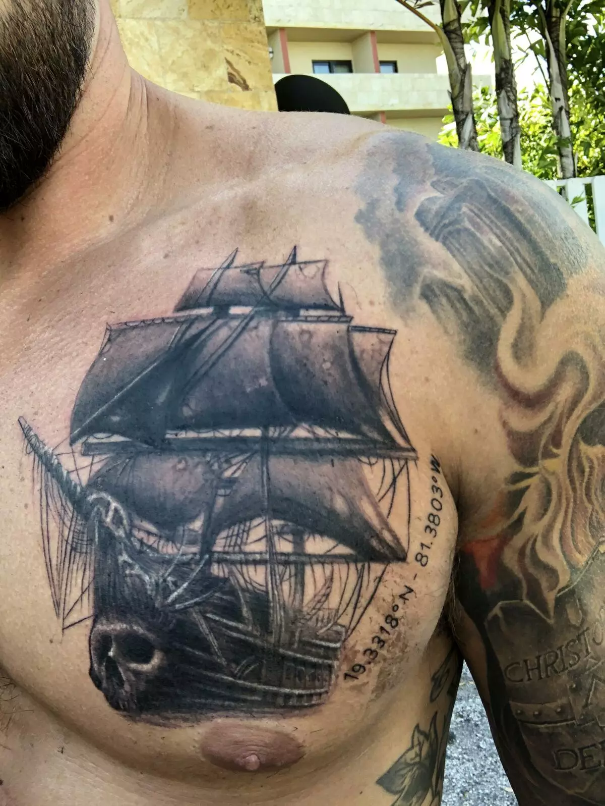 SEA TATTOO: Sketsen fan tatoeaazjes mei see tema foar manlju en famkes. Har wearden. Applikaasje oan 'e hân, boarst, pols en oare plakken 14054_15