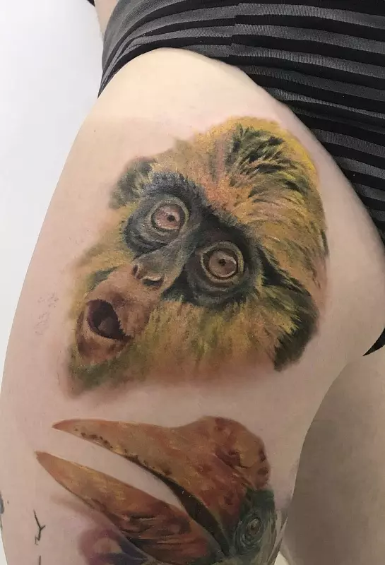 Tetoválás majmokkal: a tetoválás értéke, tetoválás a köldökön és a hasán, a kézben és a mellkason, példák a vázlatokra, a férfiakra és a nőkre 14056_28