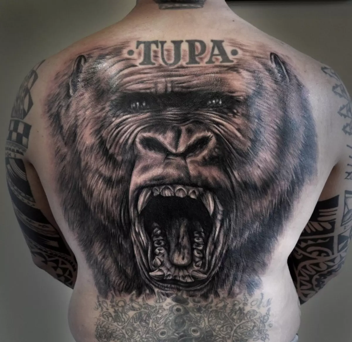 Tattoo med apor: Värdet av tatueringar, tatuering på naveln och mage, till hands och på bröstet, exempel på skisser, tatuering för män och för kvinnor 14056_39