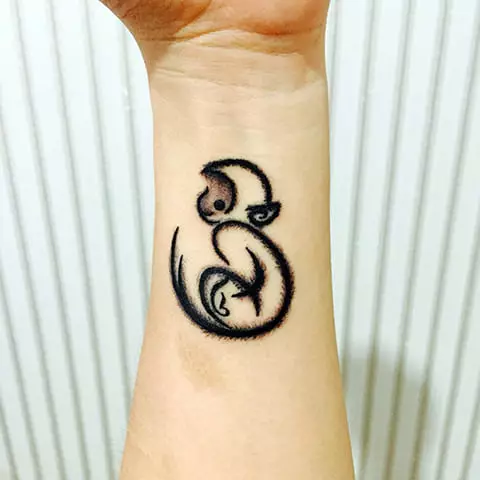 Tattoo le litšoene: boleng ba li-tattoo, tattoo mokhukhutleng le mpa, ka letsoho le sefubeng, tattoo bakeng sa banna le basali 14056_48