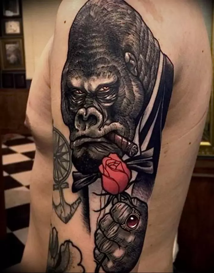 Een met ape: die waarde van tattoos, tatoo op die naeltjie en maag, op die hand en op die bors, voorbeelde van sketse, tatoo vir mans en vir vroue 14056_53