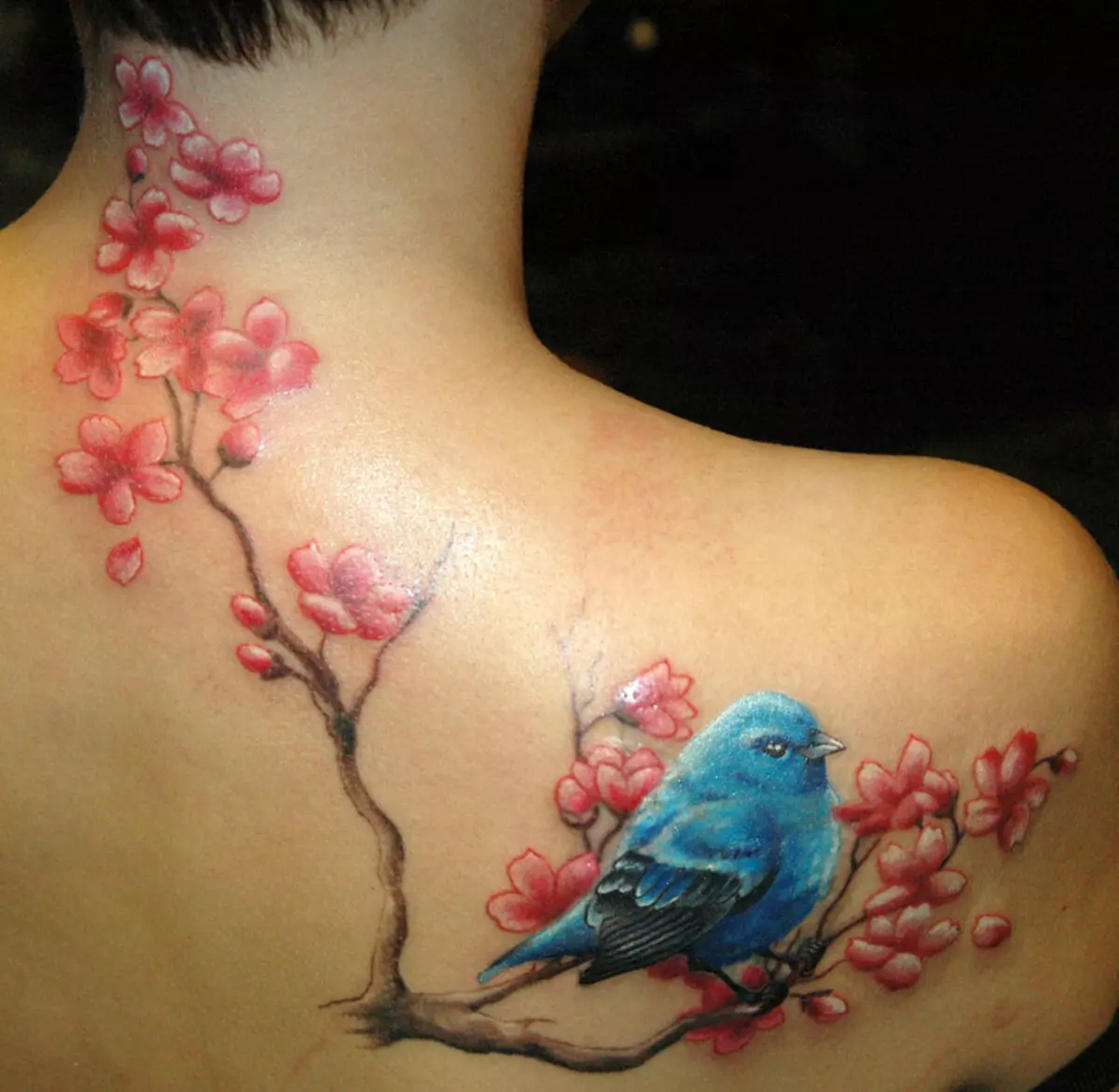 Tatuaż z gałęziami: szkice, tatuaż pod ręką i na obojczycy, na nodze i na nadgarstku, ich znaczenie dla dziewcząt i mężczyzn. Gałęzie z liśćmi i innymi opcjami 14061_18
