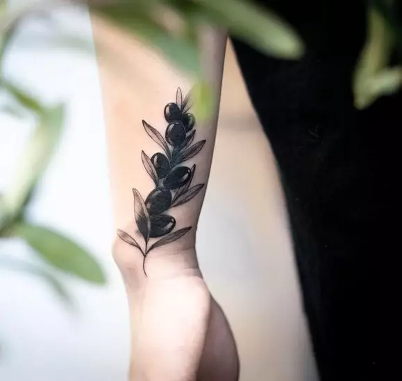Tattoo with branches: sketches, tattoo on hand and on the clavicle, on the leg and on the wrist, their meaning for girls and for men. Branches with leaves and other options 14061_27