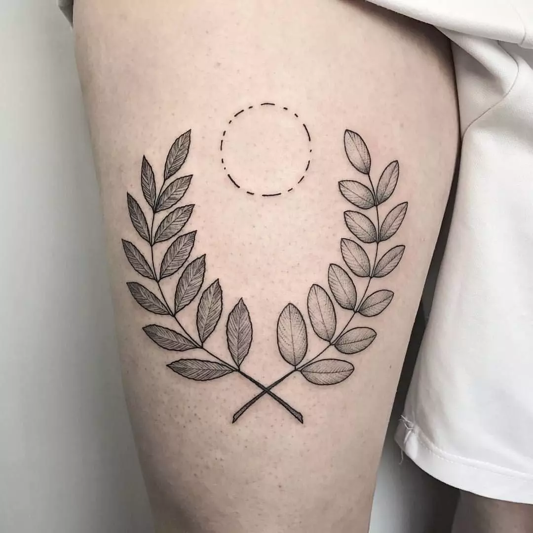 Tattoo ກັບສາຂາ: ຮູບແຕ້ມ, tattoo ຢູ່ໃນມືແລະໃສ່ຝາປິດ, ໃສ່ຂາແລະແຂນ, ຄວາມຫມາຍຂອງເດັກຍິງແລະສໍາລັບຜູ້ຊາຍແລະຜູ້ຊາຍ. ງ່າທີ່ມີໃບແລະຕົວເລືອກອື່ນໆ 14061_38