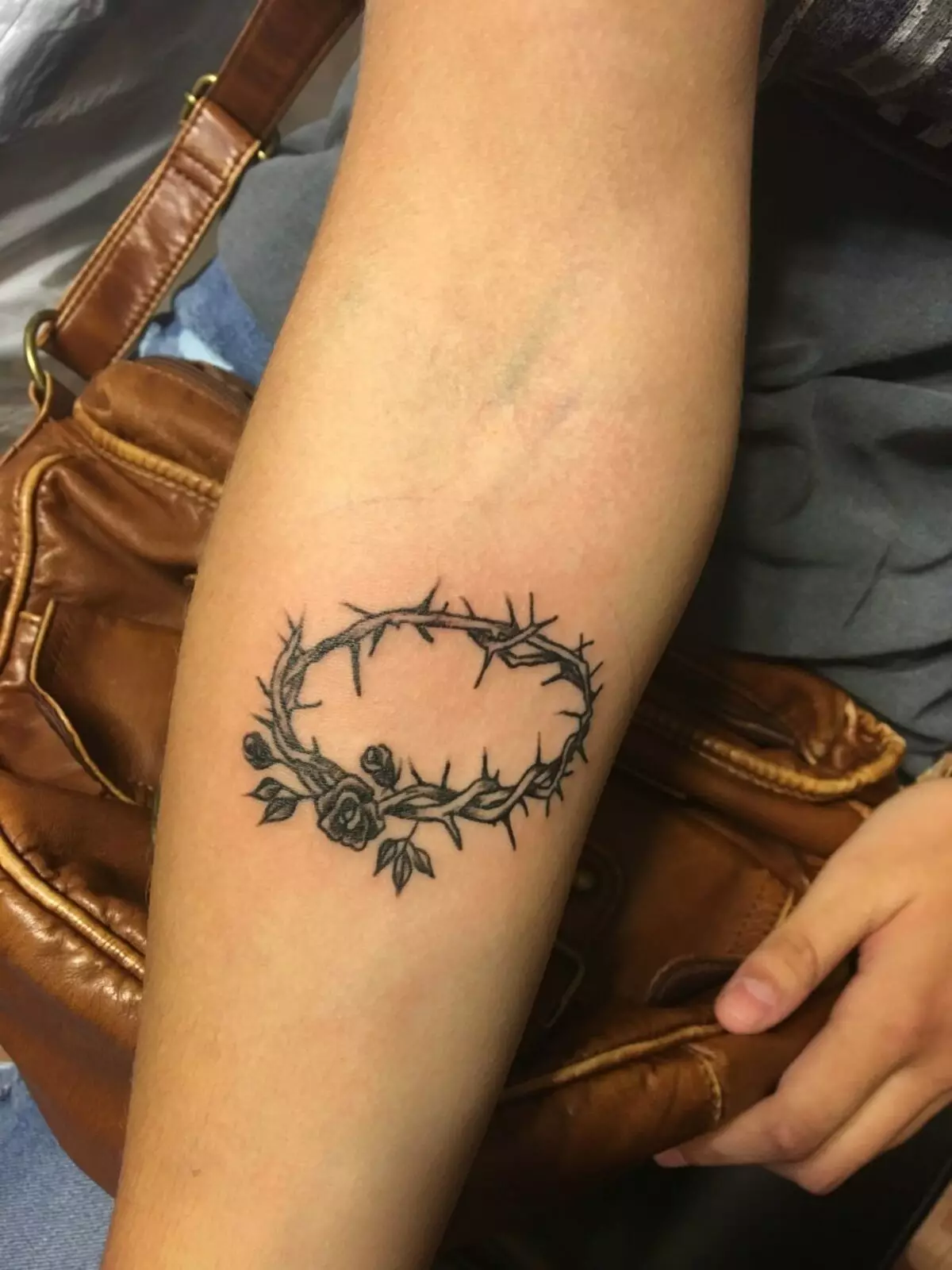 Tetování s pobočkami: náčrtky, tetování na straně a na klíční kosti, na noze a na zápěstí, jejich význam pro dívky a pro muže. Větve s listy a další možnosti 14061_48