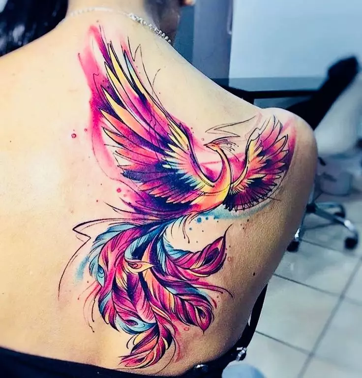 Татуировкасы «Firebird»: Қыздар мен еркектерге арналған татуировкалардың мәні, эскиздері. Асқазандағы татуировкасы, қолында, жамбас немесе басқа жерде 14069_18