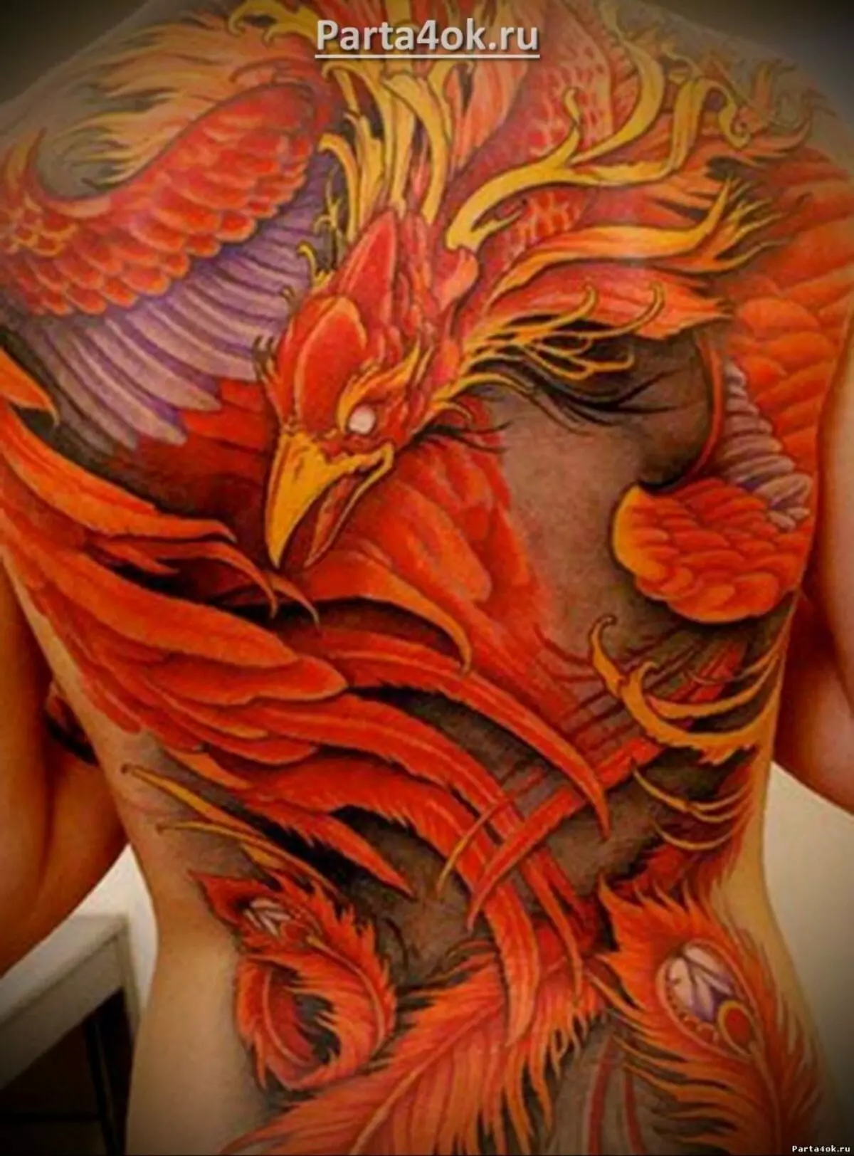 Татуировкасы «Firebird»: Қыздар мен еркектерге арналған татуировкалардың мәні, эскиздері. Асқазандағы татуировкасы, қолында, жамбас немесе басқа жерде 14069_37
