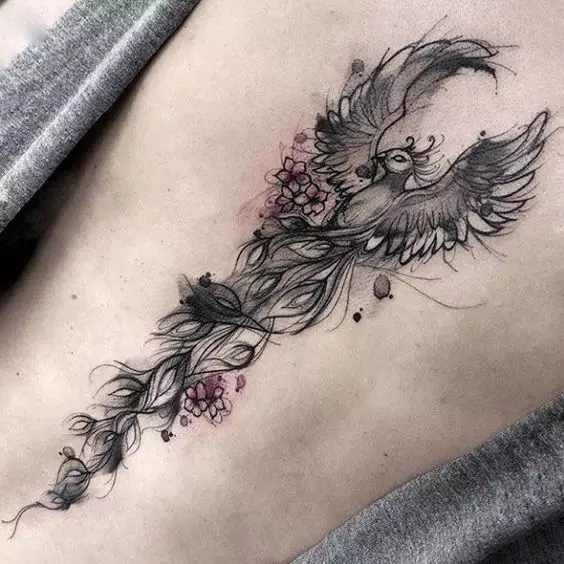 Татуировкасы «Firebird»: Қыздар мен еркектерге арналған татуировкалардың мәні, эскиздері. Асқазандағы татуировкасы, қолында, жамбас немесе басқа жерде 14069_4