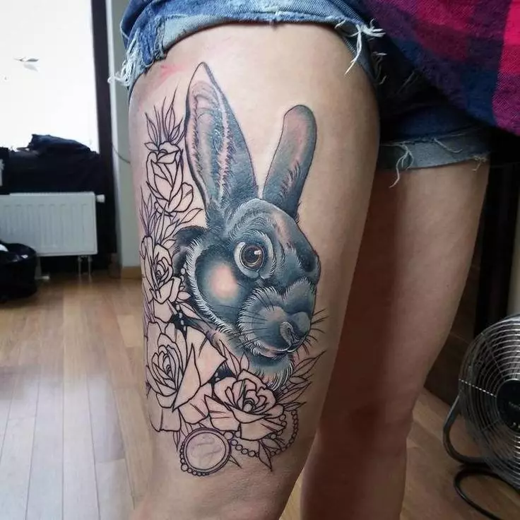 Тату «Кролик»: значення татуювання з зайцем і ескізи, тату кролика Роджера, білий зайчик і з рогами, інші варіанти для дівчат і чоловіків 14071_10