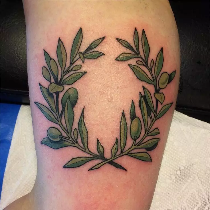 紋身“橄欖枝”：紋身與橄欖店主的紋身的價值和草圖在男人和女孩的鎖骨上。手上和身體其他部分的女性紋身的美麗例子 14075_23