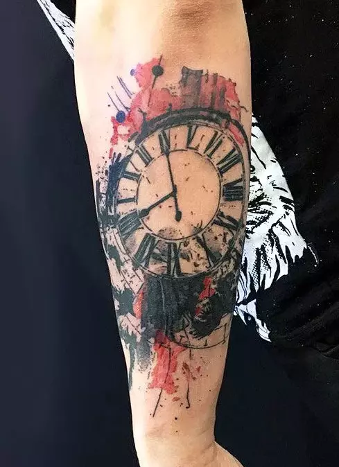 Tattoo Tresche Polka (40 รูป): คุณสมบัติ Sketches and Style, Tattoo ในมือ (บนปลายแขน) ในรูปแบบของแขนและคอ, กากบาทและนาฬิกา, จารึกและภาพวาดอื่น ๆ 14078_22