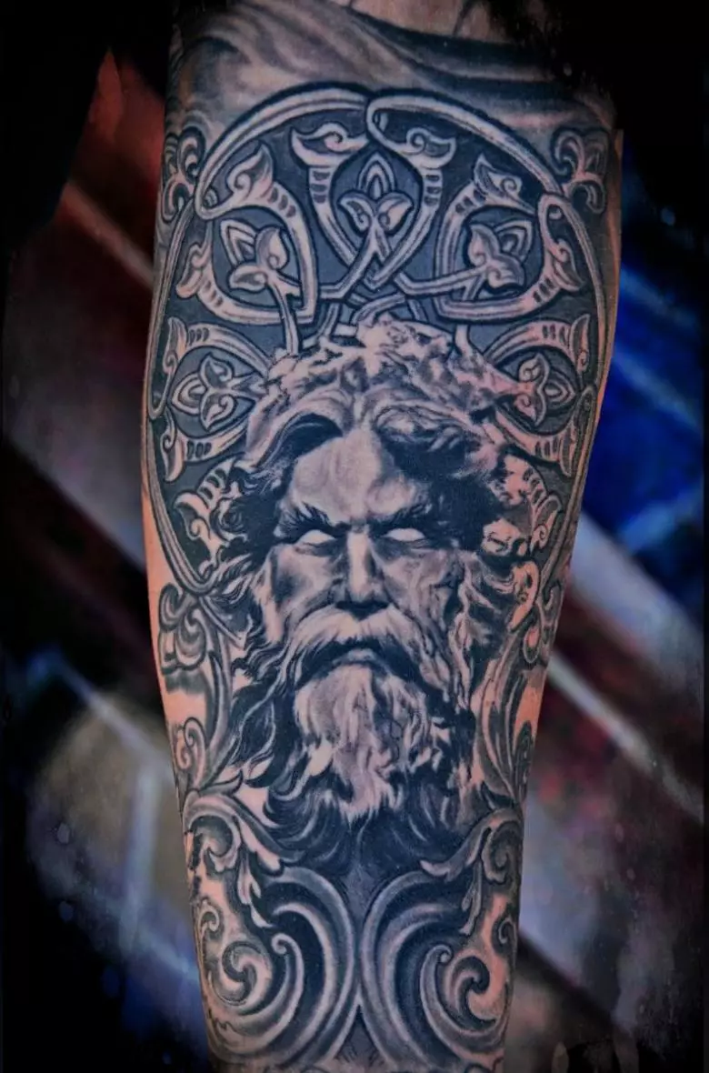 Tattoo « Perun »: la valeur et croquis des tatouages ​​avec le dieu slave, un tatouage avec un symbole Perun sur l'épaule, croquis avec un marteau et une roue sur l'avant-bras pour les hommes 14079_4