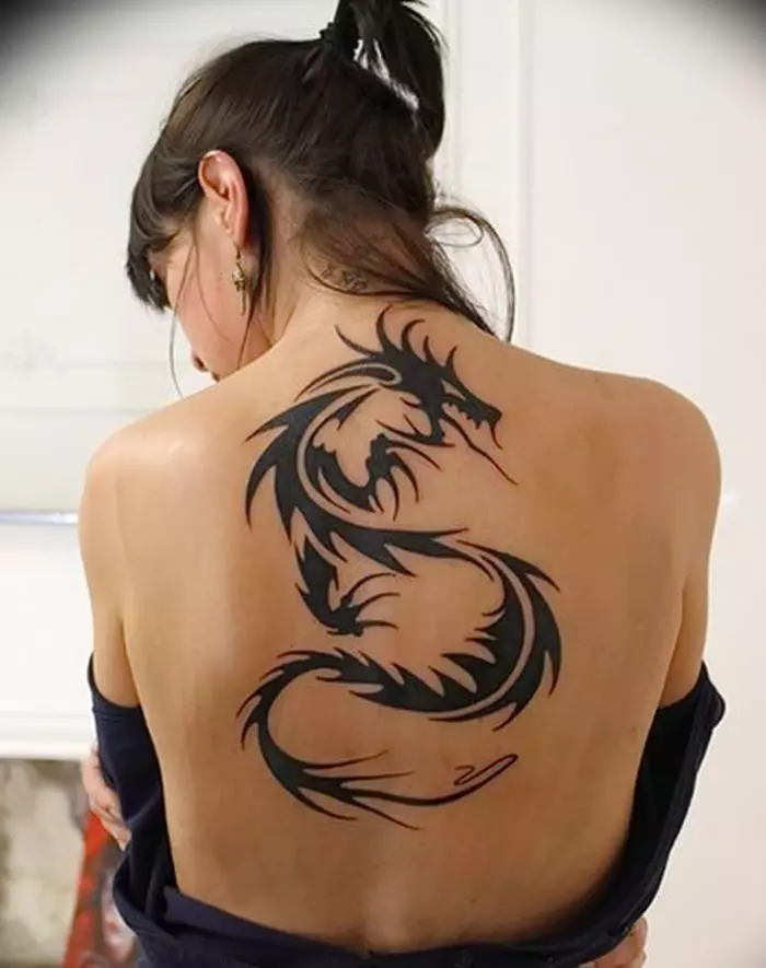 Тату дракона женские фото на плече