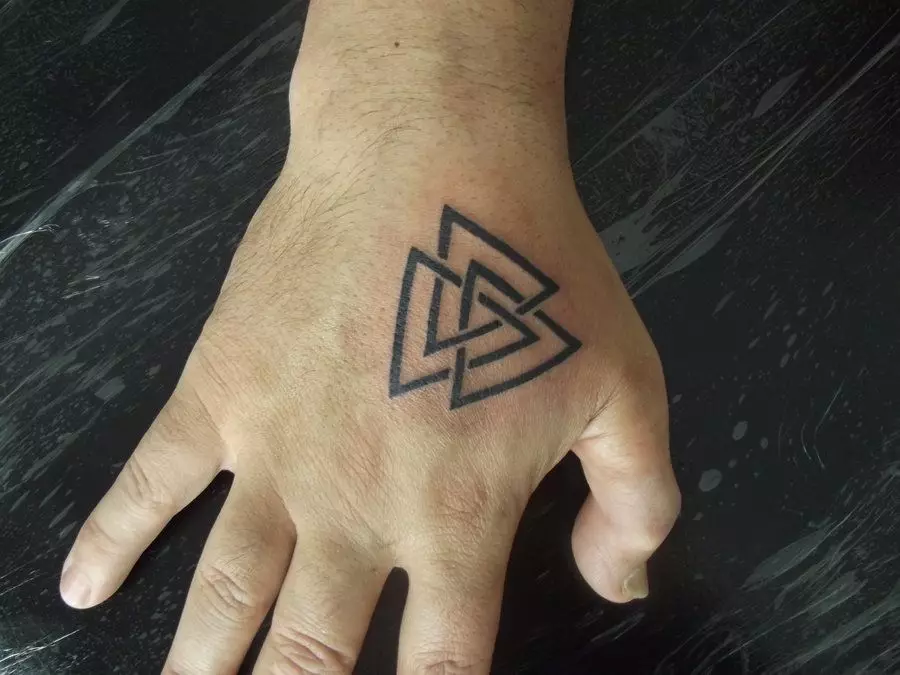 纹身“三个三角形”：纹身的价值，脖子上的纹身，手上和其他区域，男女三角三角形的纹身 14086_17