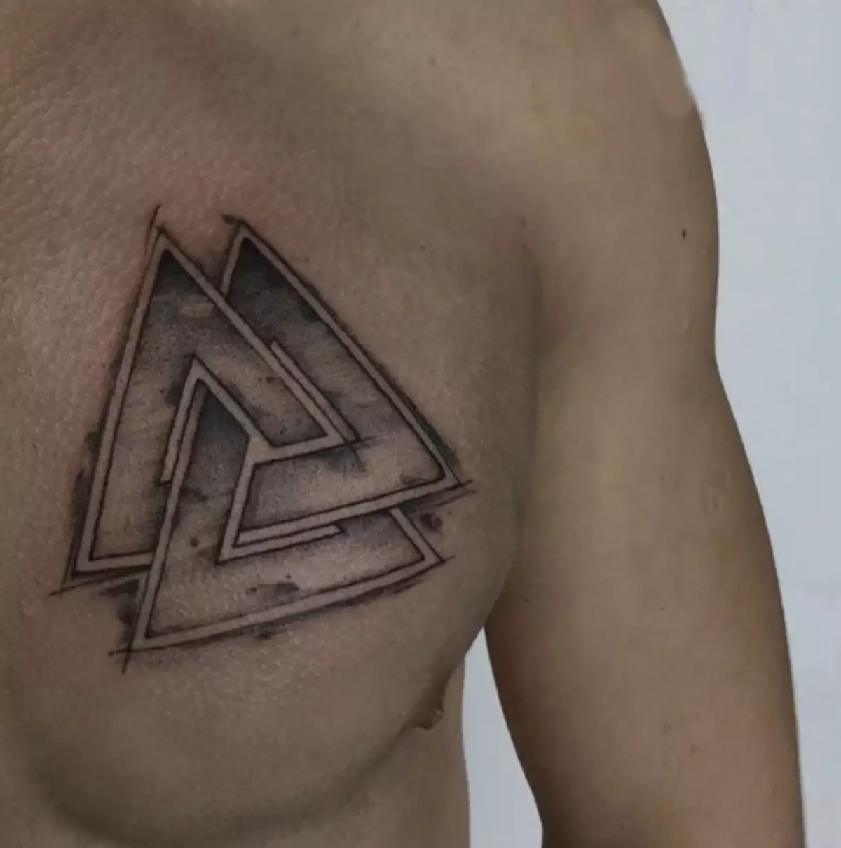 纹身“三个三角形”：纹身的价值，脖子上的纹身，手上和其他区域，男女三角三角形的纹身 14086_19