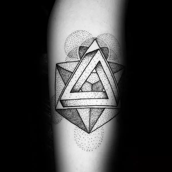 Тату «Три трикутника»: значення татуювань, тату на шиї, на руці і в інших зонах, татуювання потрійних трикутників для чоловіків і для дівчат 14086_31