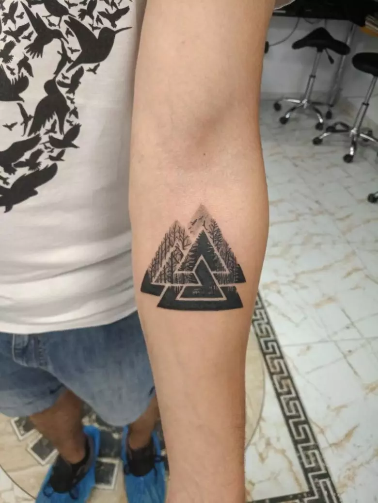 纹身“三个三角形”：纹身的价值，脖子上的纹身，手上和其他区域，男女三角三角形的纹身 14086_34