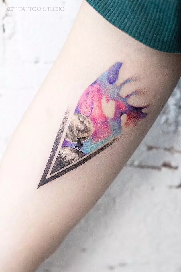 Tato dalam gaya geometri untuk anak perempuan: sketsa tato geometris di tangan dan klavikula, lengan dan tulang rusuk, pinggul dan bagian lain dari tubuh 14094_16