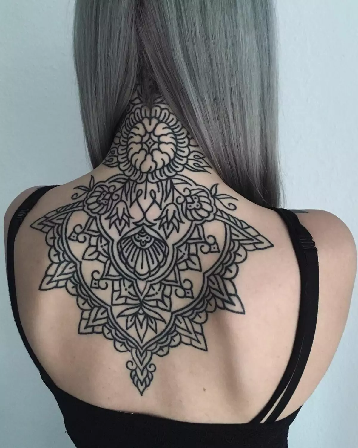Tatuaje en el estilo de la geometría para las niñas: bocetos de tatuajes geométricos a mano y clavícula, antebrazo y costillas, caderas y otras partes del cuerpo. 14094_32