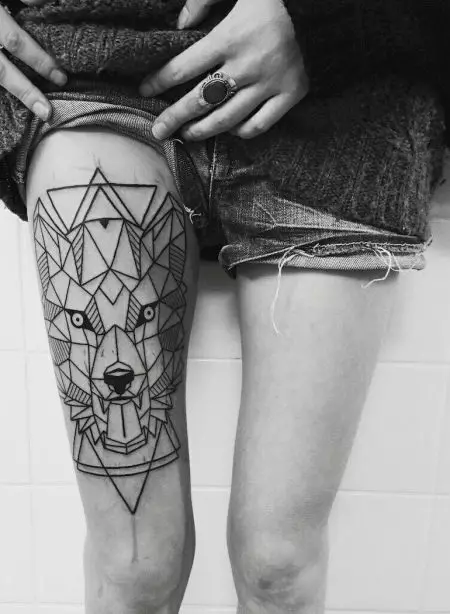 Tatuaż w stylu geometrii dla dziewcząt: szkice geometrycznych tatuaży na ręce i obojczyk, przedramię i żeberki, biodra i inne części ciała 14094_41
