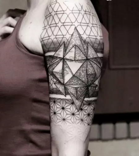 Tattoo Geometrian tyyliin Girls: Geometristen tatuoinnin luonnokset käsillä ja solvat, kyynärvarrella ja kylkiluut, lonkat ja muut kehon osat 14094_46