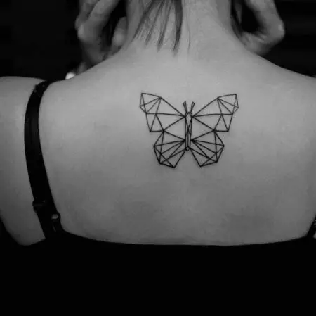Tatuaż w stylu geometrii dla dziewcząt: szkice geometrycznych tatuaży na ręce i obojczyk, przedramię i żeberki, biodra i inne części ciała 14094_47