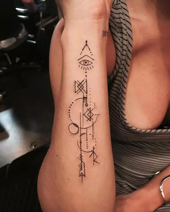 Tattoo nyob rau hauv cov style ntawm geometry rau cov menyuam ntxhais: kos duab ntawm cov duab duab geometric ntawm tes thiab clavicle, forearm thiab tav thiab lwm yam ntawm lub cev 14094_7