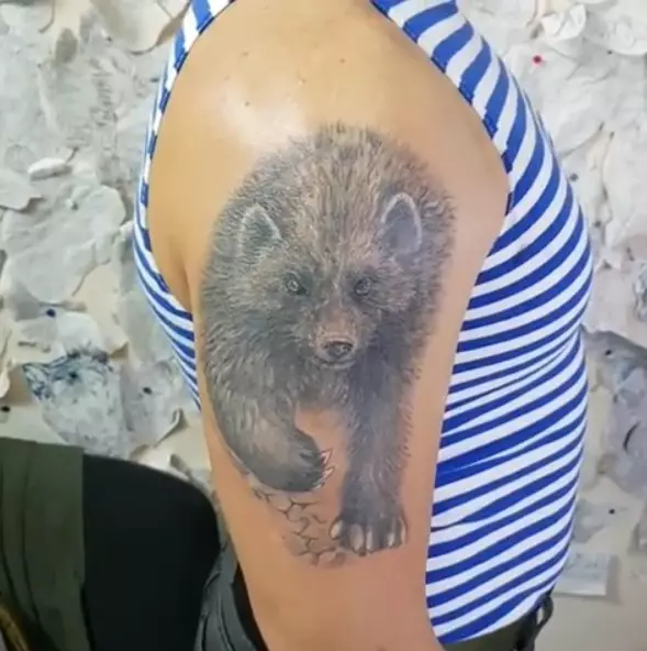 WOLVERINE TATTOO: admir de tatuaj animal, schițe pentru bărbați pentru bărbați, cele mai bune locuri pentru a aplica 14096_15