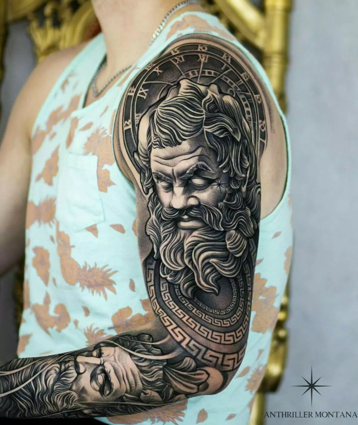Poseidon Tattoo：男性と女性のための価値、スケッチ、肩の上の神のトライデント、そして手の上の神（袖）、その他の選択肢 14098_10